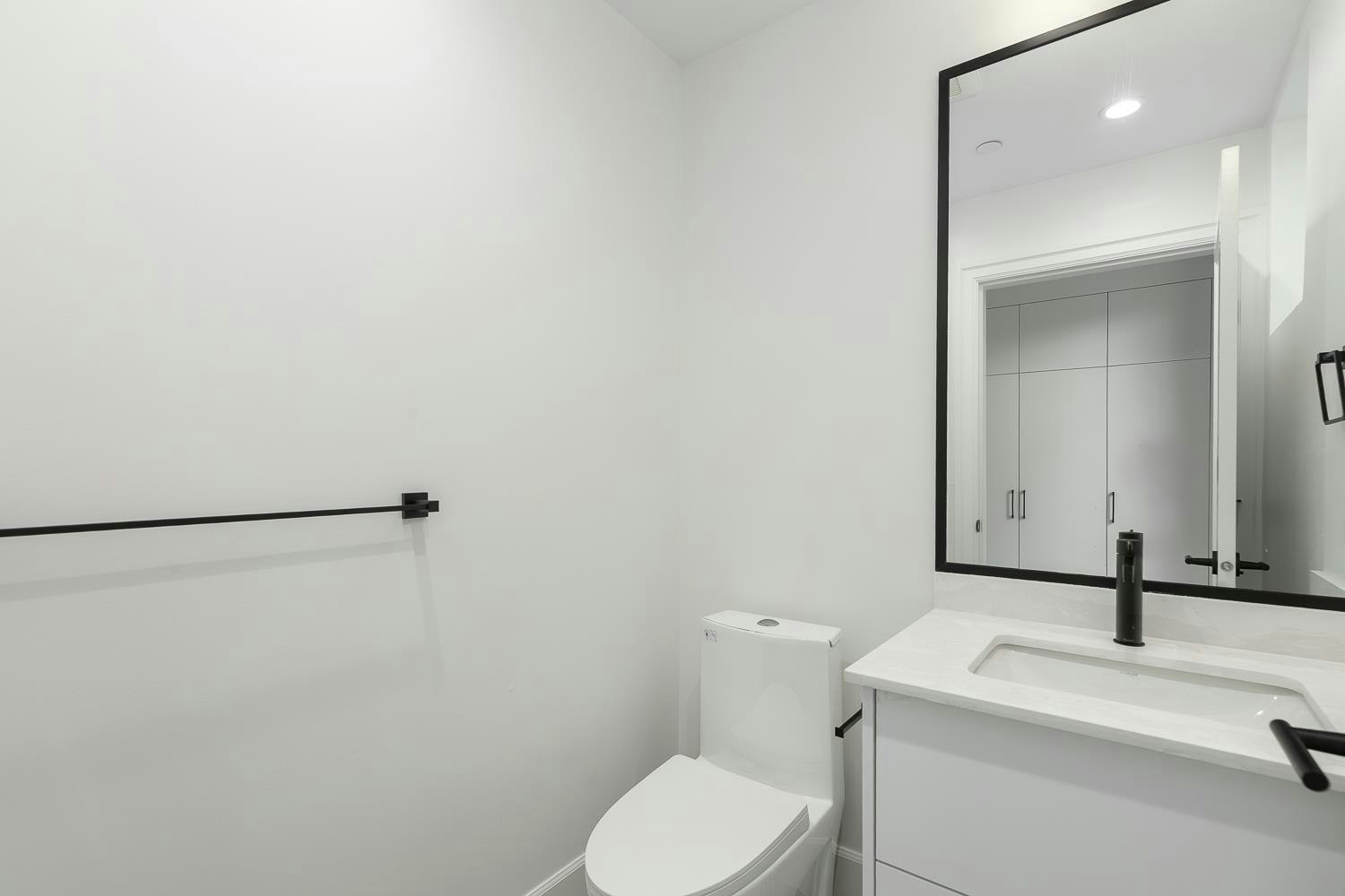 851 E 19th Avenue, Vancouver, BC, V5V 1K6 - 9