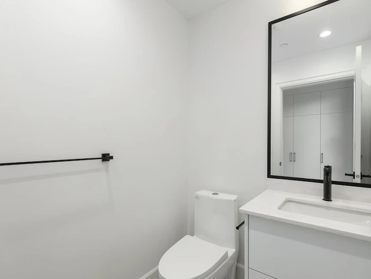 851 E 19th Avenue, Vancouver, BC, V5V 1K6 - 9