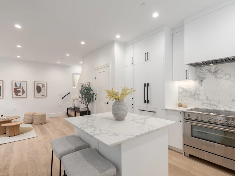 851 E 19th Avenue, Vancouver, BC, V5V 1K6 - 7