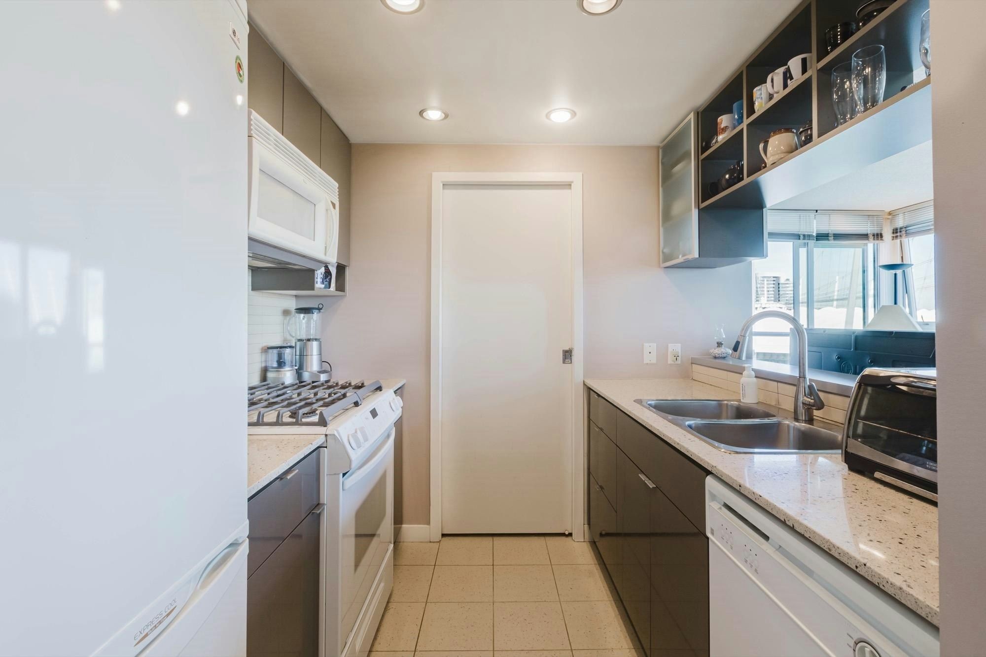 2305-928 Beatty Street, Vancouver, BC, V6Z 3G6 - 7