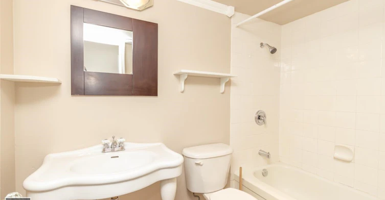418-65 First Street, New Westminster, BC, V3L 5K9 - 8