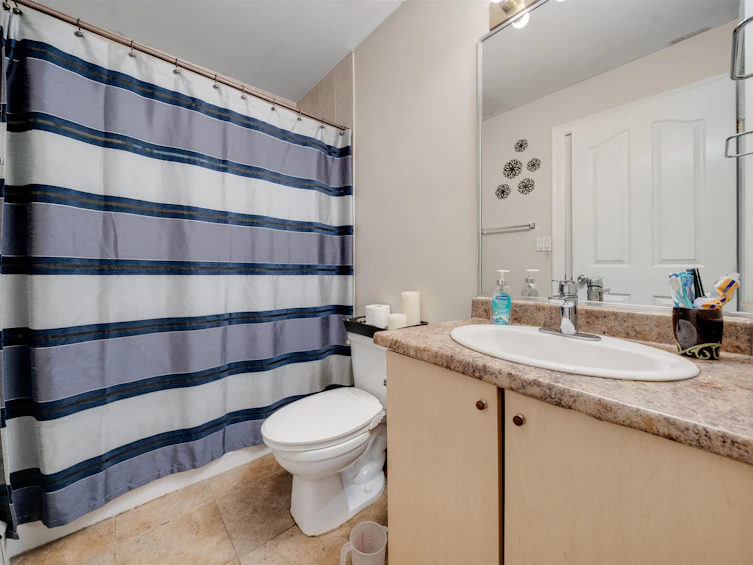 8863 King George Boulevard, Surrey, BC, V3V 5V6 - 13
