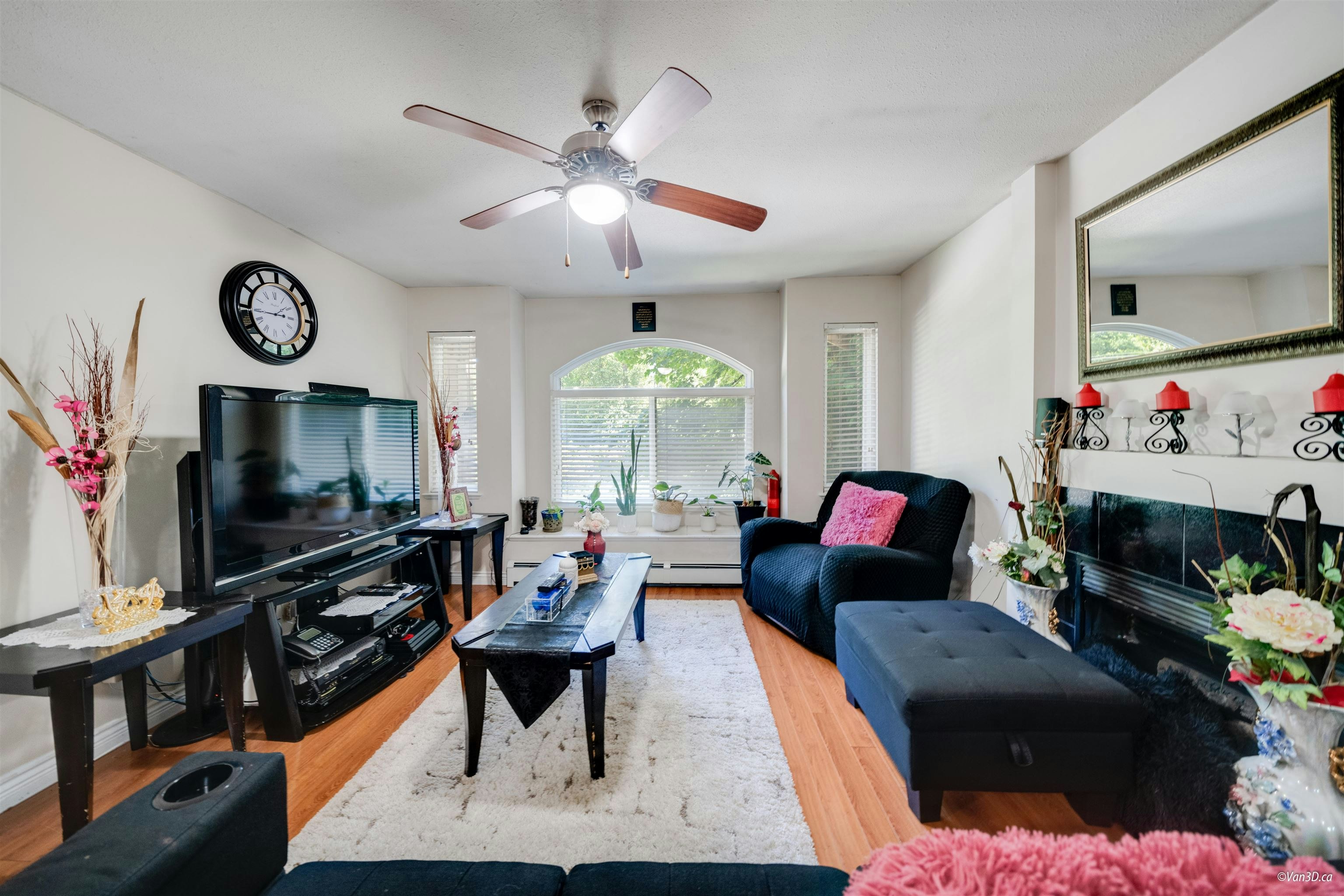 8863 King George Boulevard, Surrey, BC, V3V 5V6 - 8