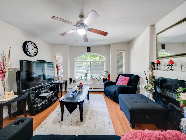 8863 King George Boulevard, Surrey, BC, V3V 5V6 - 8