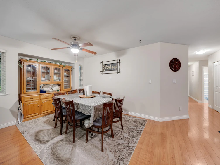 8863 King George Boulevard, Surrey, BC, V3V 5V6 - 6