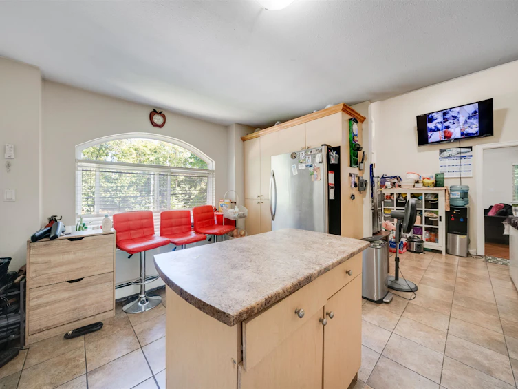 8863 King George Boulevard, Surrey, BC, V3V 5V6 - 16