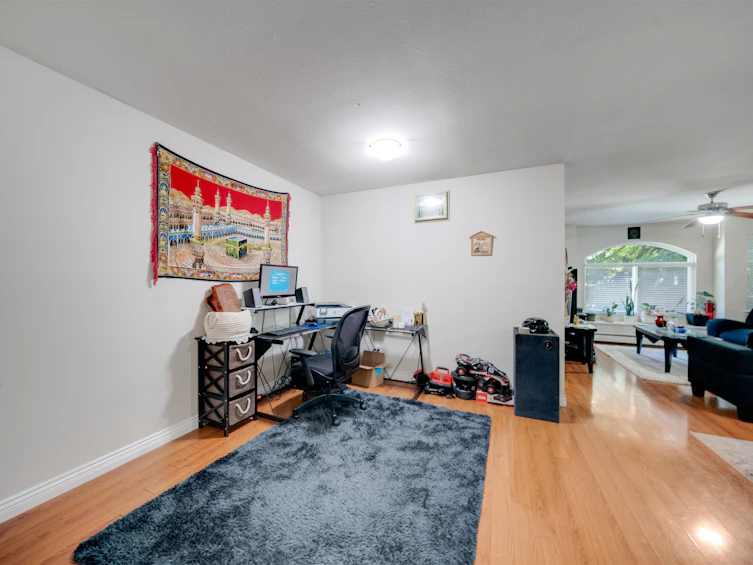 8863 King George Boulevard, Surrey, BC, V3V 5V6 - 3