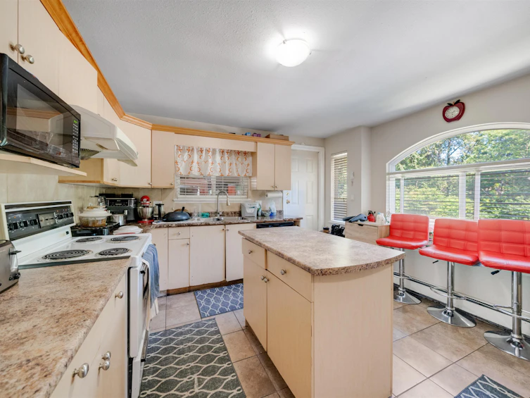 8863 King George Boulevard, Surrey, BC, V3V 5V6 - 15