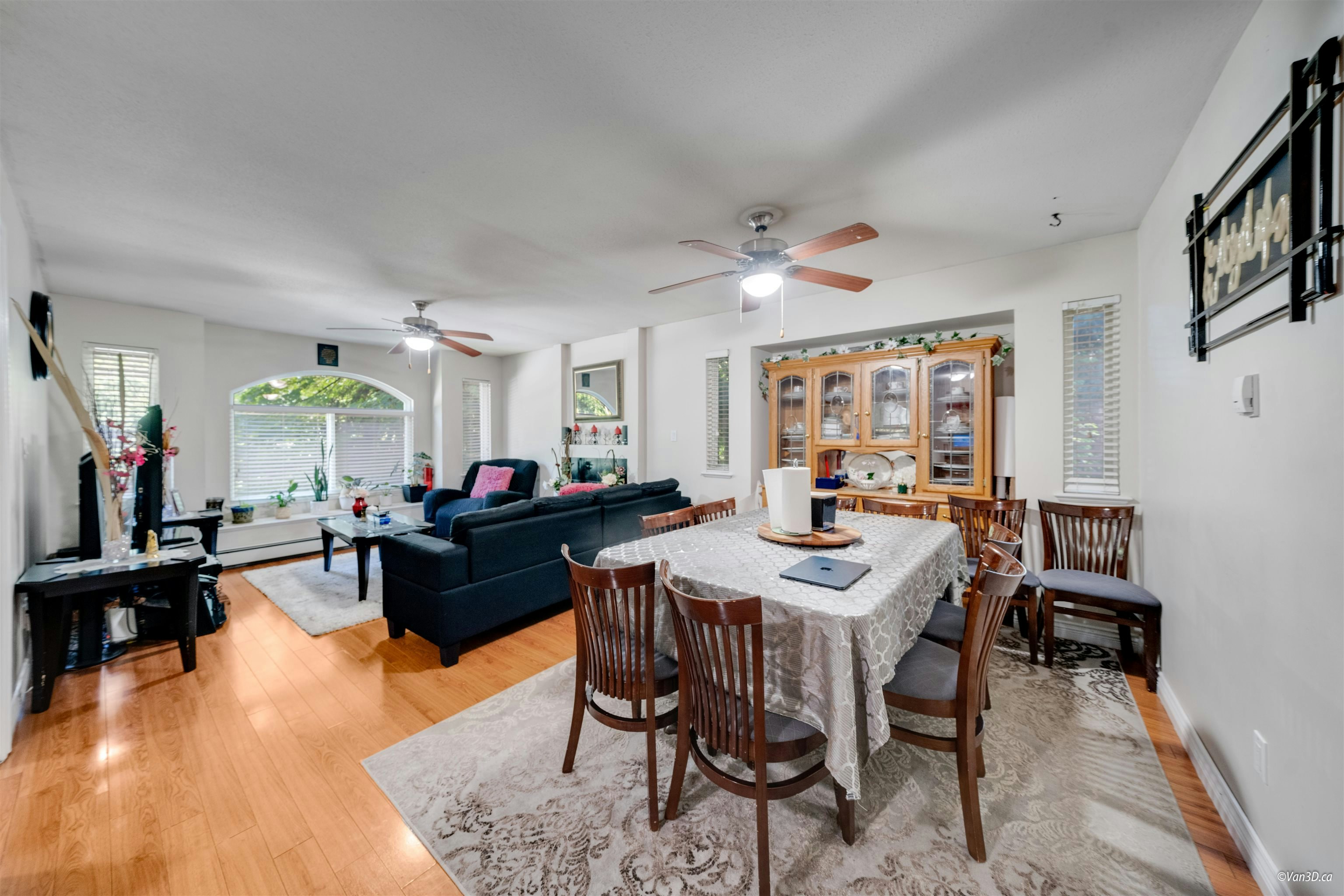 8863 King George Boulevard - 4