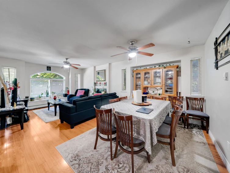 8863 King George Boulevard, Surrey, BC, V3V 5V6 - 4
