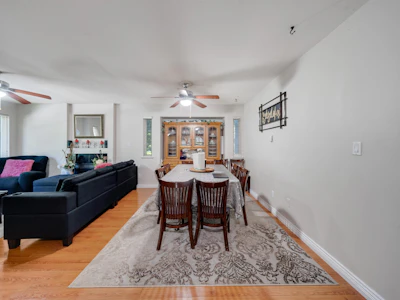 8863 King George Boulevard - 5