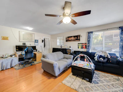 8863 King George Boulevard - 2
