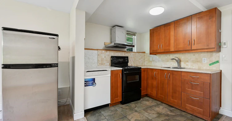 Main Floor-310 St. James Road, North Vancouver, BC, V7N 1L2 - 15