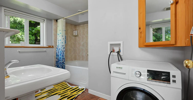 Main Floor-310 St. James Road, North Vancouver, BC, V7N 1L2 - 25