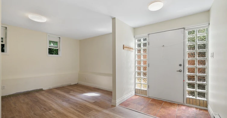 Main Floor-310 St. James Road, North Vancouver, BC, V7N 1L2 - 19
