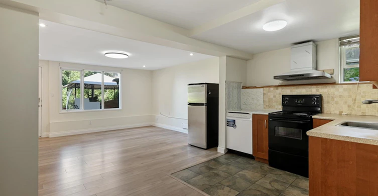 Main Floor-310 St. James Road, North Vancouver, BC, V7N 1L2 - 18