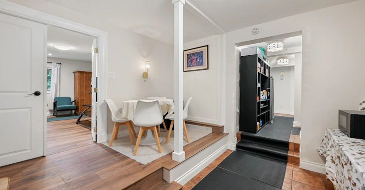 Main Floor-310 St. James Road, North Vancouver, BC, V7N 1L2 - 23