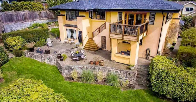 Main Floor-310 St. James Road, North Vancouver, BC, V7N 1L2