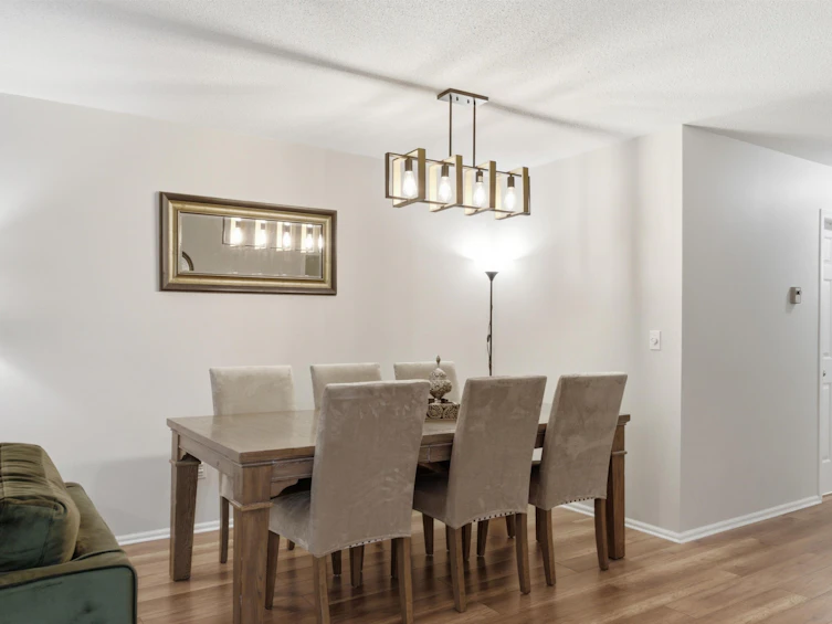 303-106 W Kings Road, North Vancouver, BC, V7N 2L8 - 3