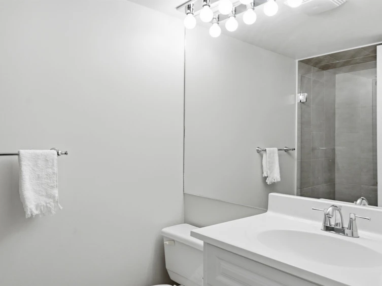 303-106 W Kings Road, North Vancouver, BC, V7N 2L8 - 12