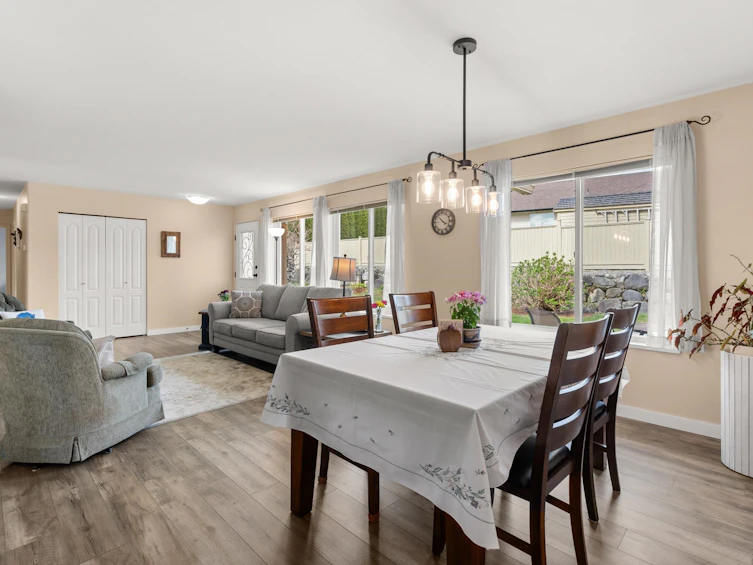 6365 Homestead Avenue, Sechelt, BC, V7Z 0M7 - 10