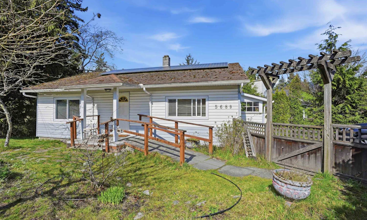 5689 Porpoise Bay Road