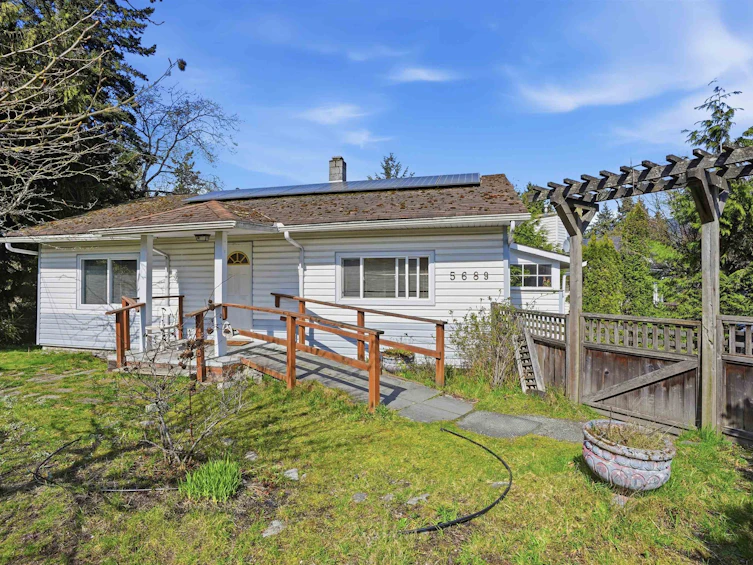 5689 Porpoise Bay Road, Sechelt, BC, V0N 1V0