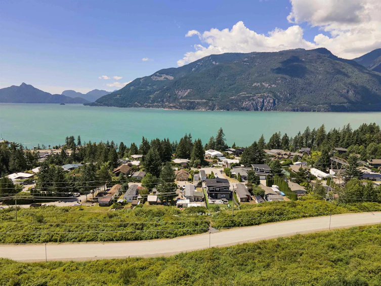 819 Britannia Way, Squamish, BC, V8B 1J2