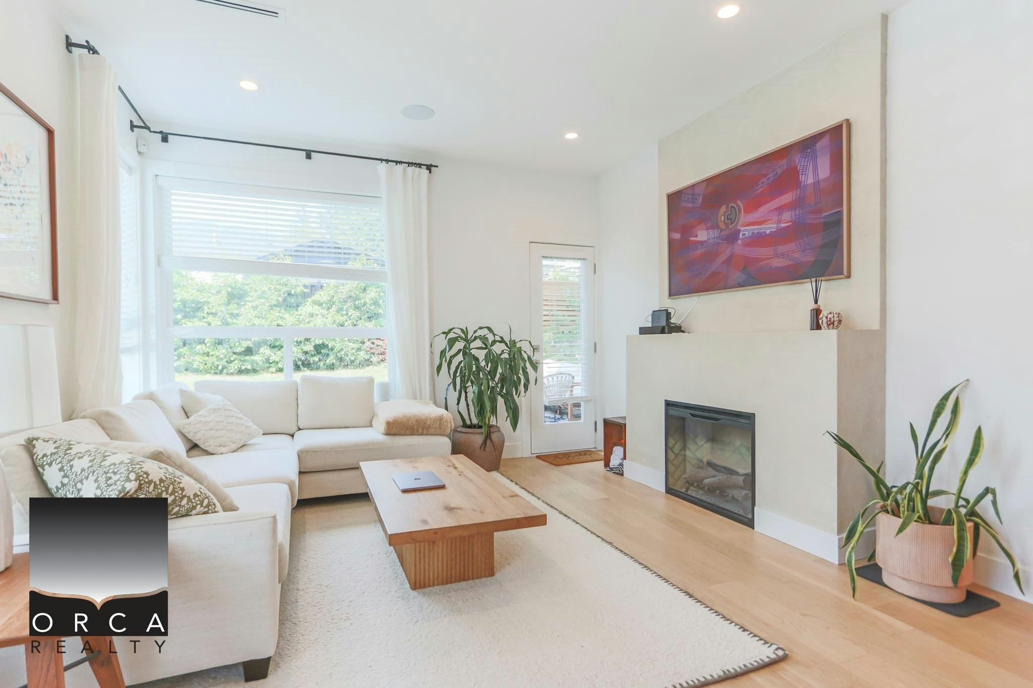 116 W Windsor Road, North Vancouver, BC, V7N 2M8 - 2