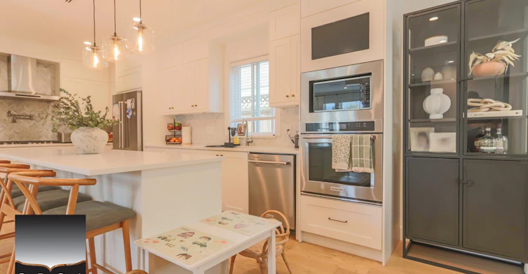 116 W Windsor Road, North Vancouver, BC, V7N 2M8 - 4