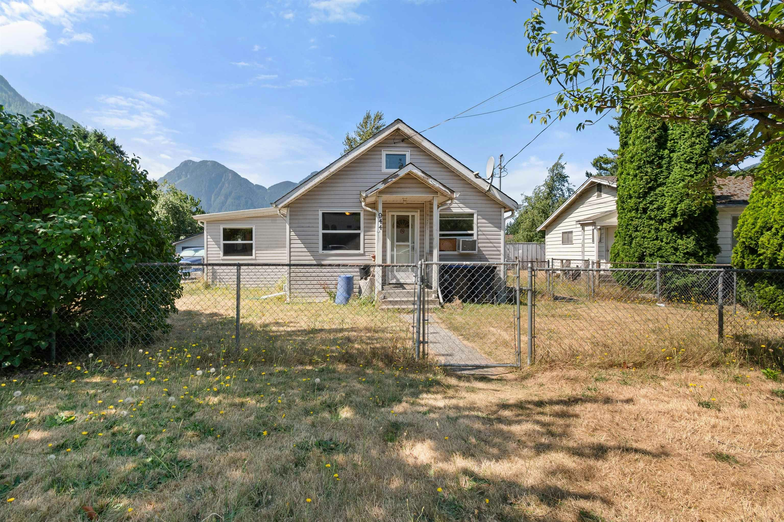 944 3rd Avenue, Hope, BC, V0X 1L0