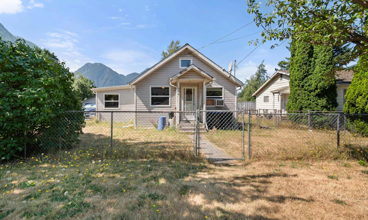 944 3rd Avenue