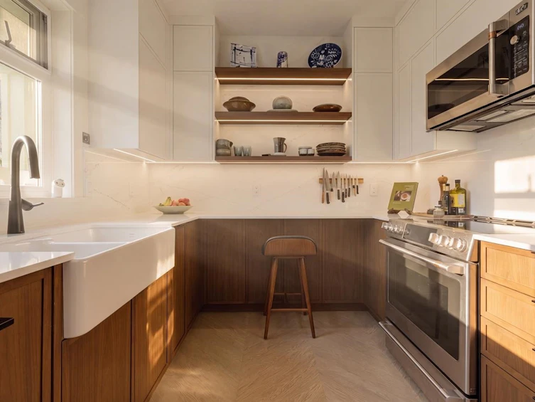 361 W 11th Avenue, Vancouver, BC, V5Y 1T3