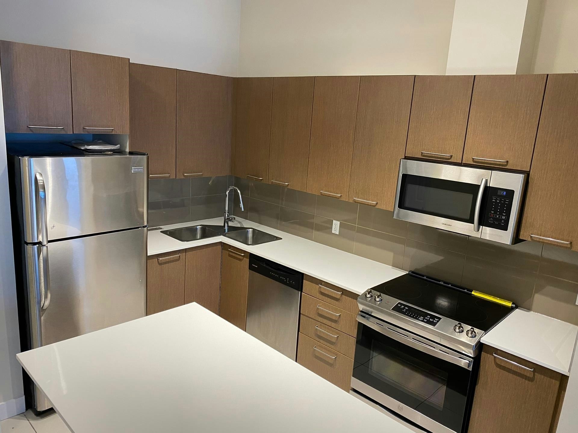 404-10822 City Parkway, Surrey, BC, V3T 5X9 - 3