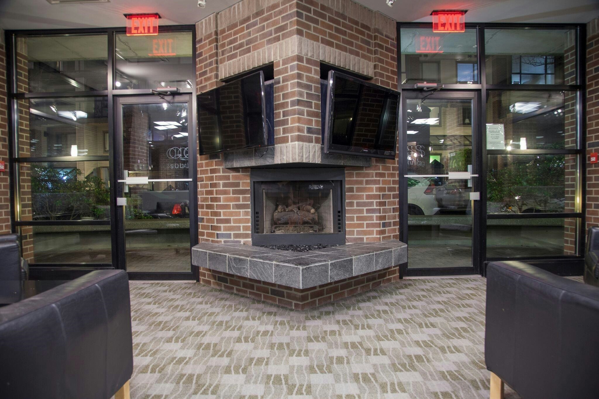404-10822 City Parkway, Surrey, BC, V3T 5X9 - 8