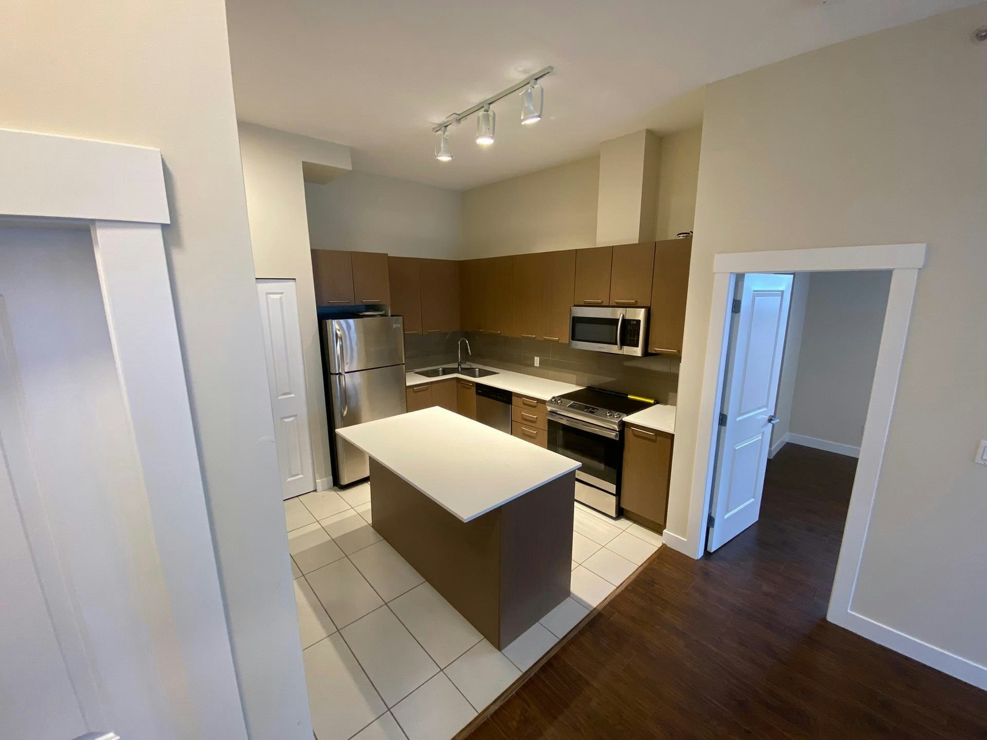 404-10822 City Parkway, Surrey, BC, V3T 5X9 - 4