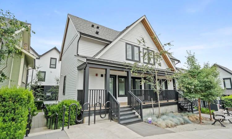 213-1306 Laval Square
