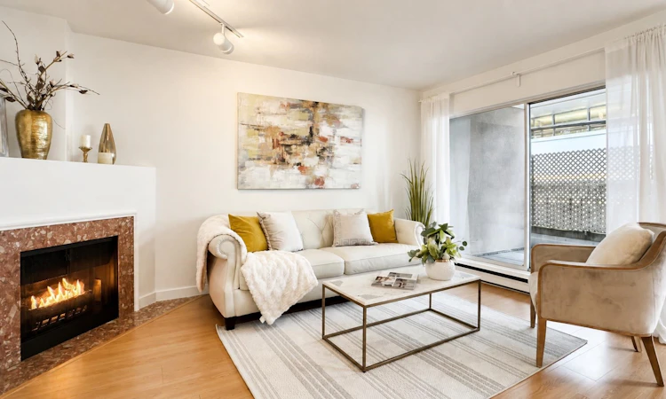 103-985 W 10th Avenue