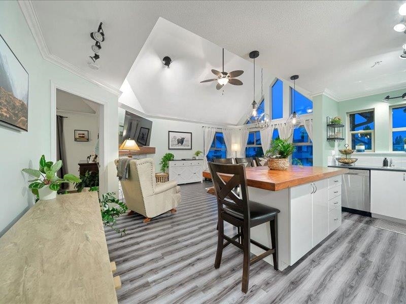 408-20237 54 Avenue