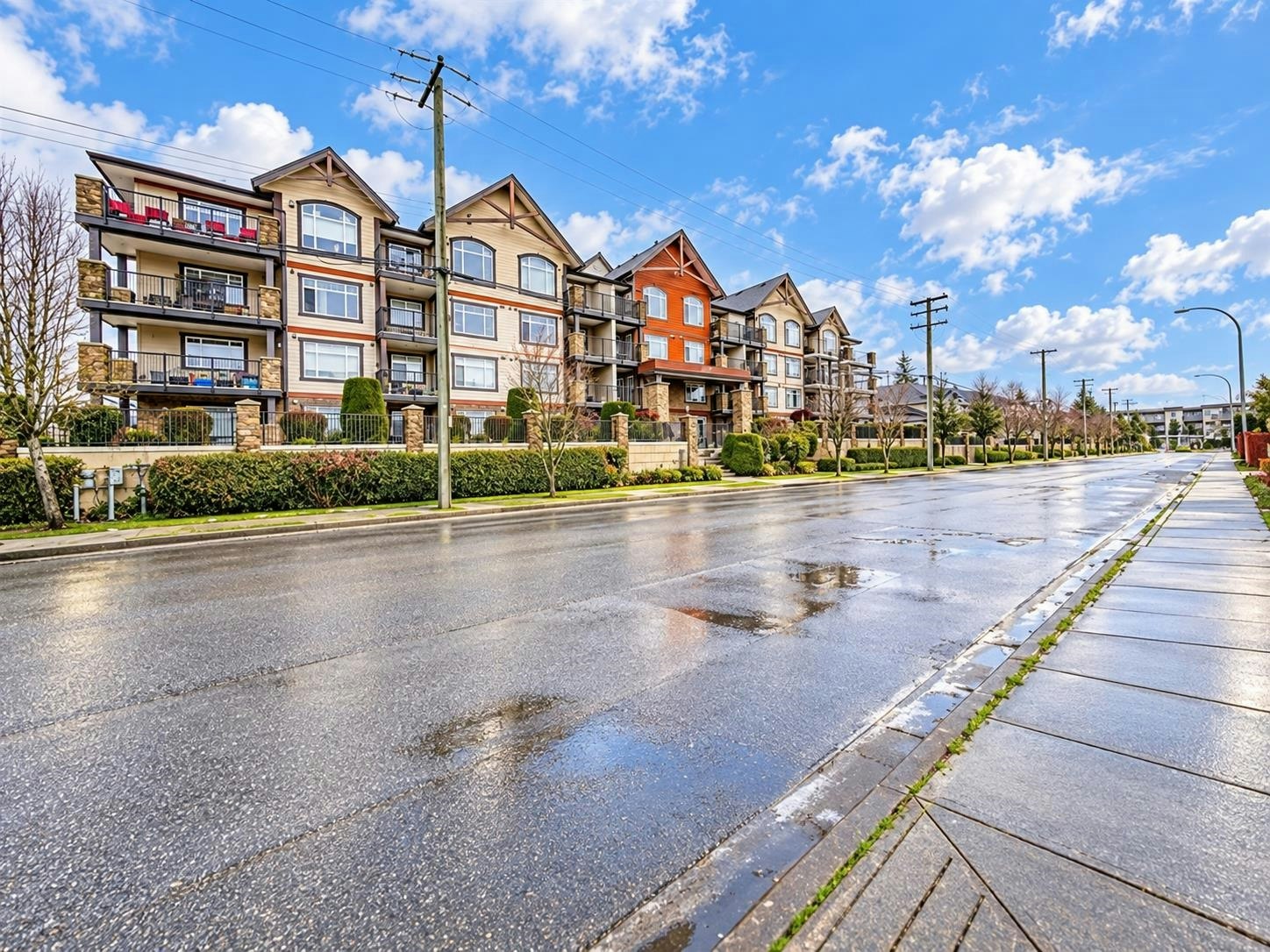 409-19939 55a Avenue, Langley, BC, V3A 3X4