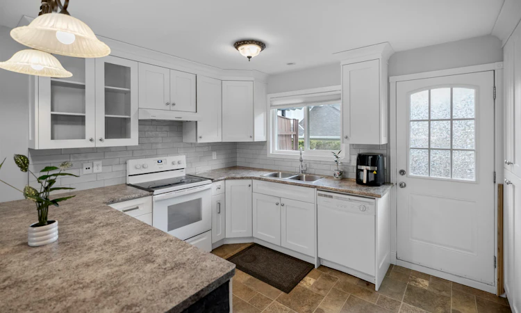 A-46538 Rolinde Crescent