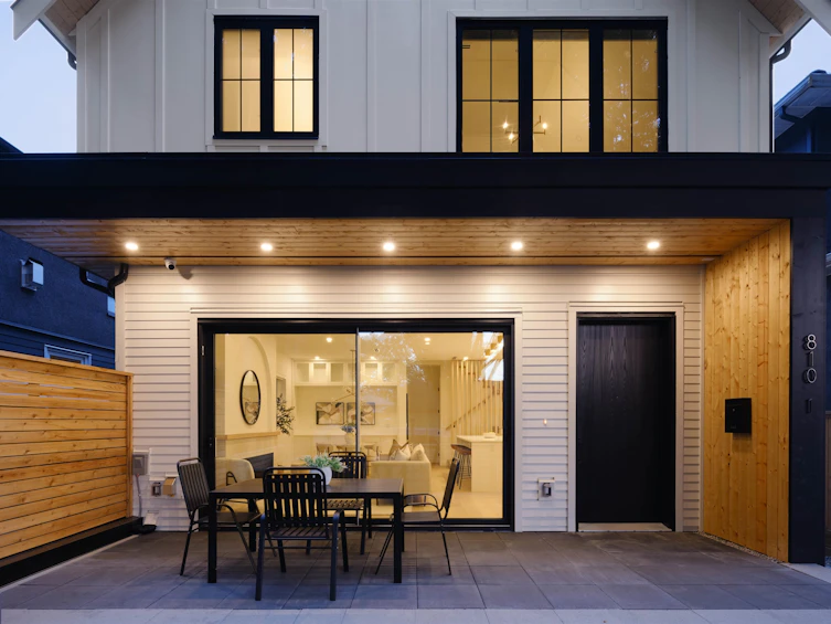 1-810 E 22nd Avenue, Vancouver, BC, V5V 1V7 - 2