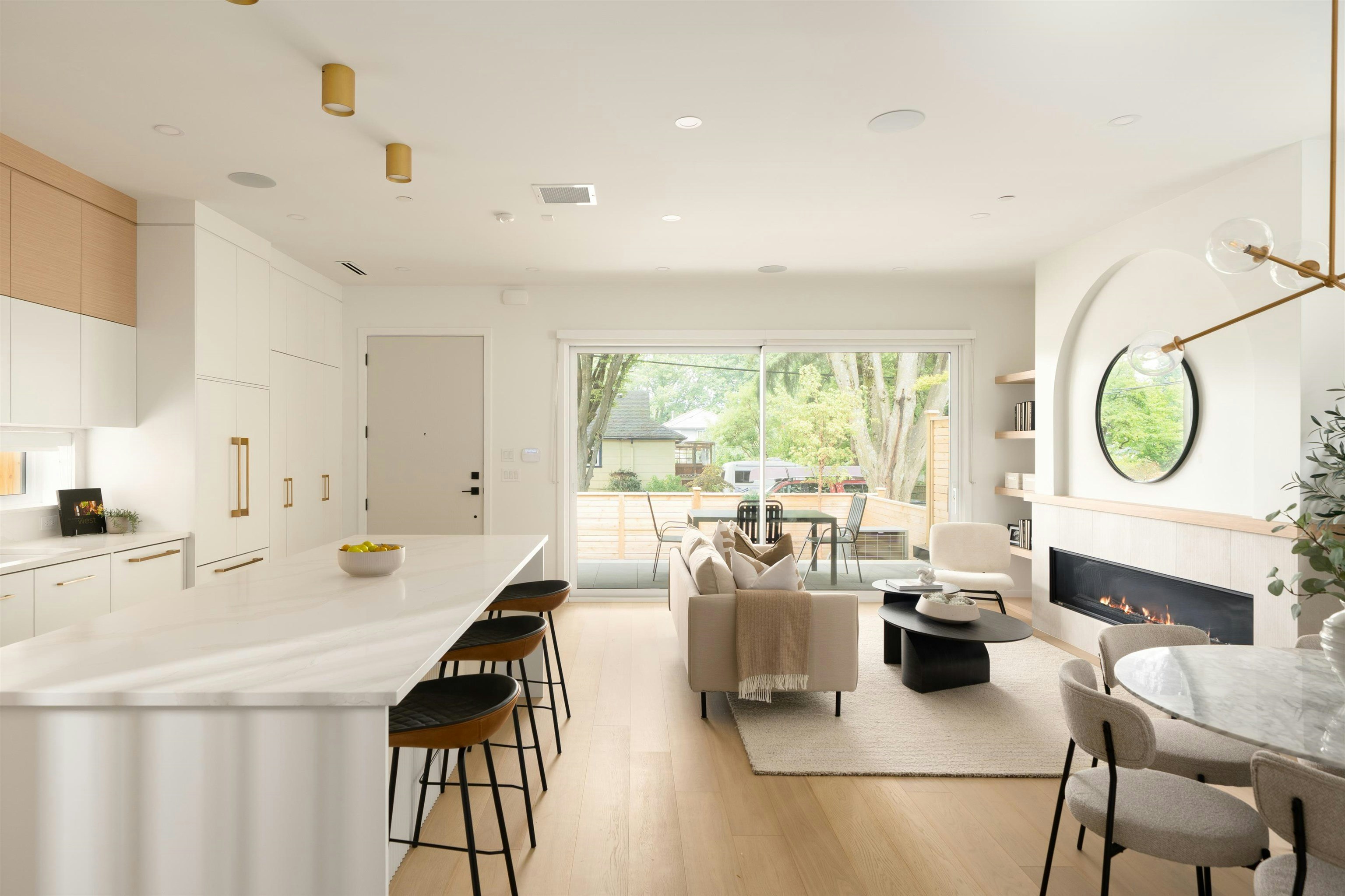 1-810 E 22nd Avenue, Vancouver, BC, V5V 1V7 - 5