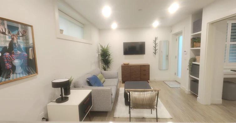 163 W 20th Street, North Vancouver, BC, B5Z 2X3 - 2