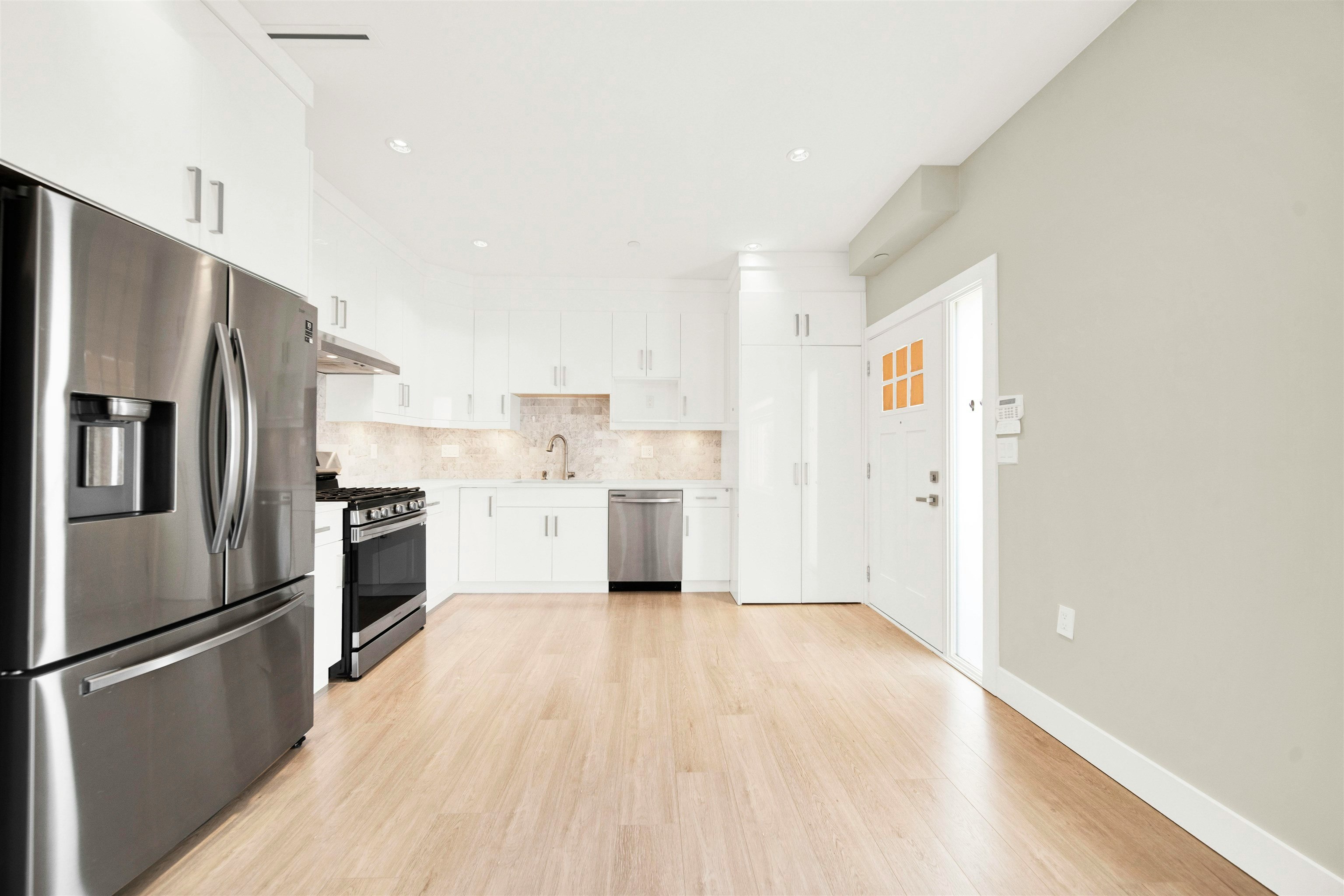 3128 Kings Avenue, Vancouver, BC, V5R 4T4 - 4