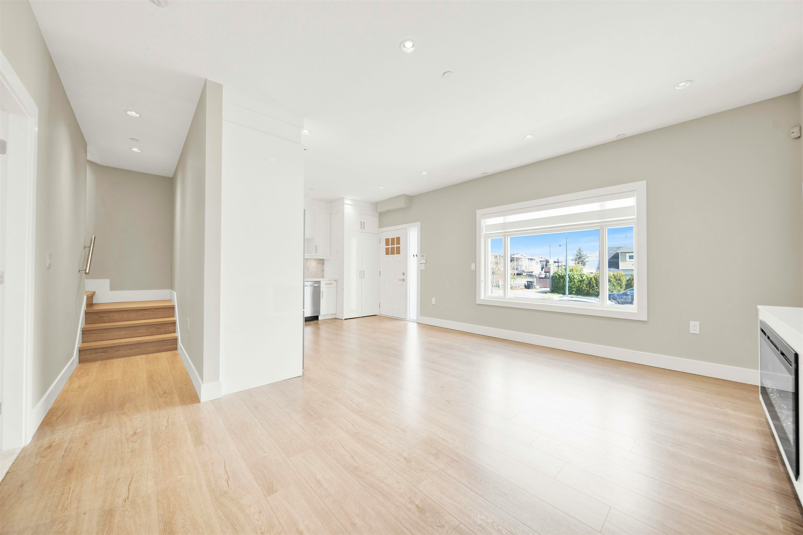 3128 Kings Avenue, Vancouver, BC, V5R 4T4 - 8