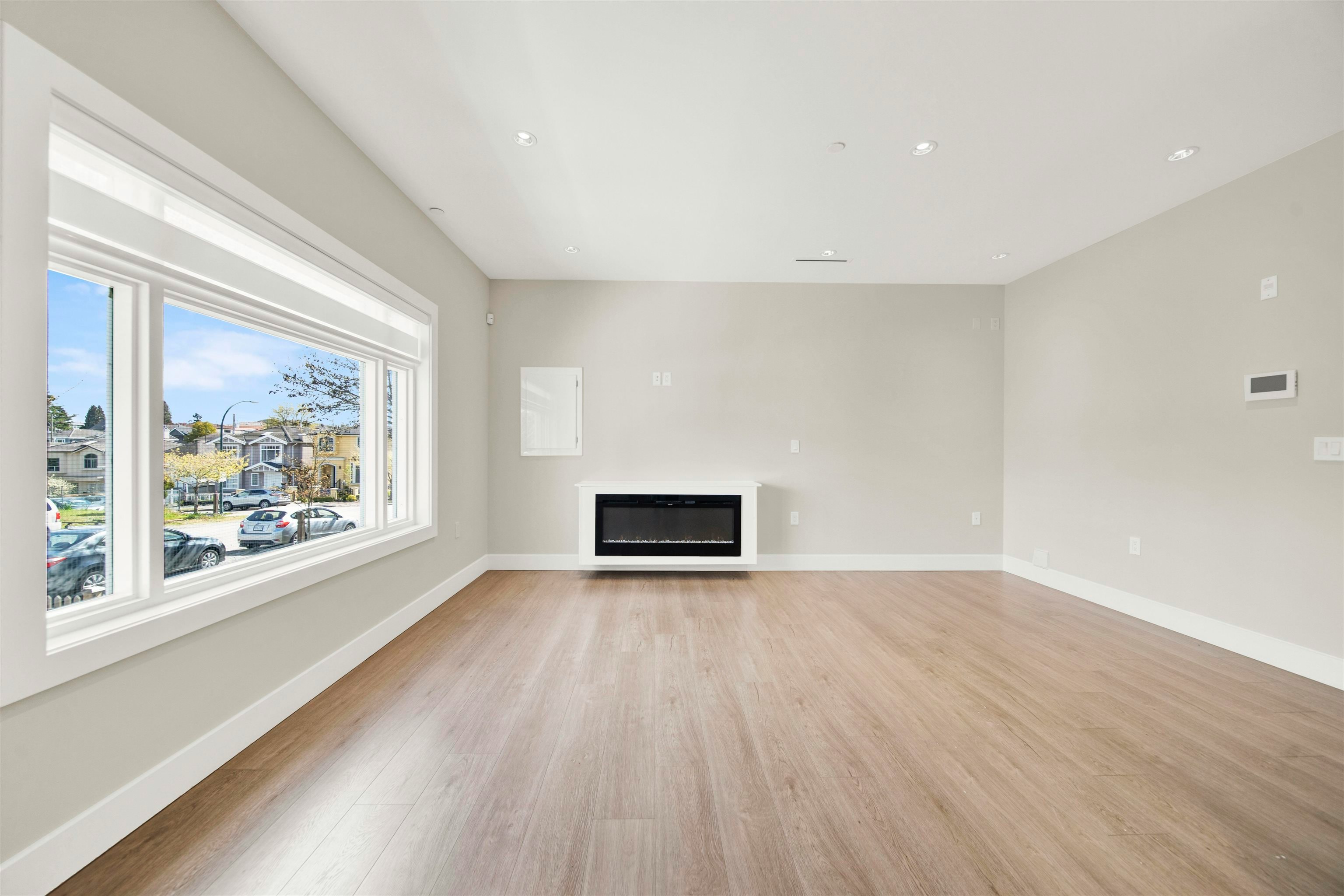 3128 Kings Avenue, Vancouver, BC, V5R 4T4 - 3