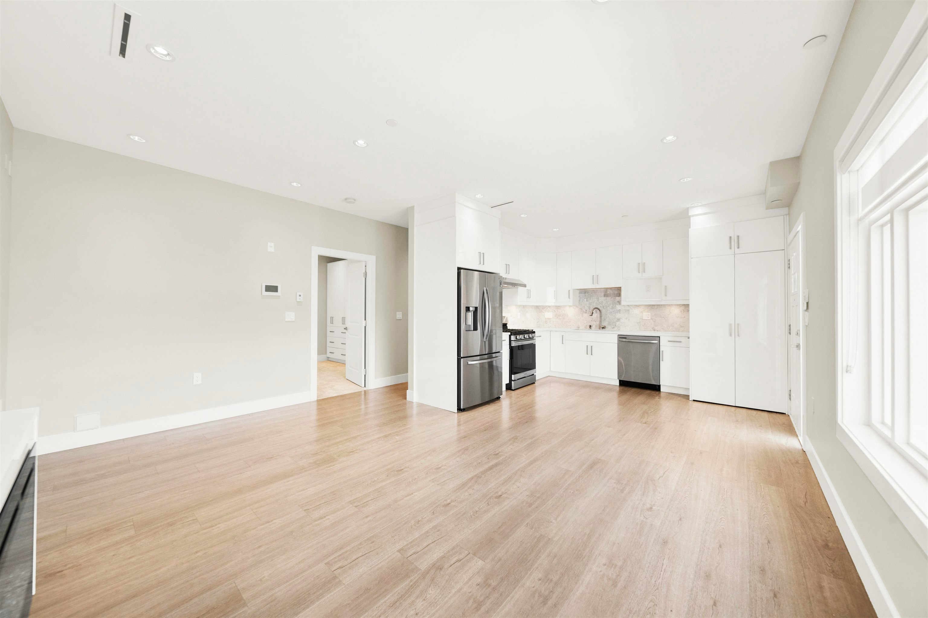3128 Kings Avenue, Vancouver, BC, V5R 4T4 - 5
