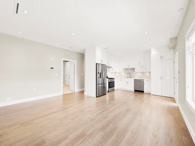 3128 Kings Avenue - 5