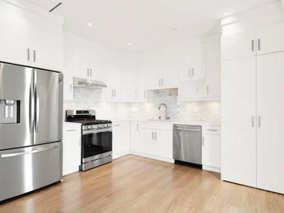 3128 Kings Avenue - 2
